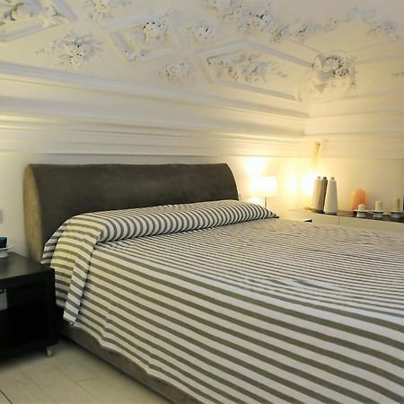 Suite Il Letto Sotto Il Tetto Catania Bagian luar foto