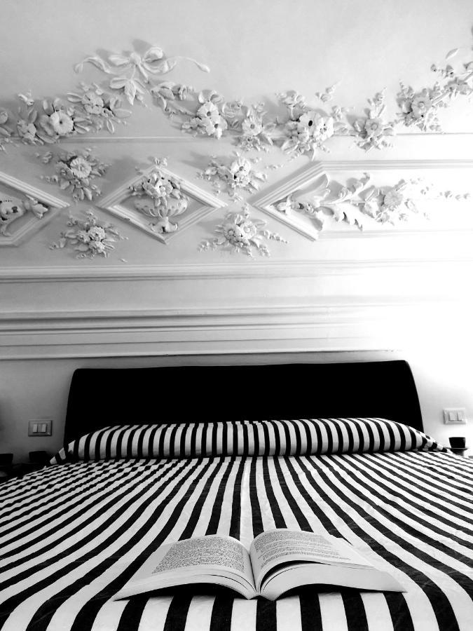 Suite Il Letto Sotto Il Tetto Catania Bagian luar foto