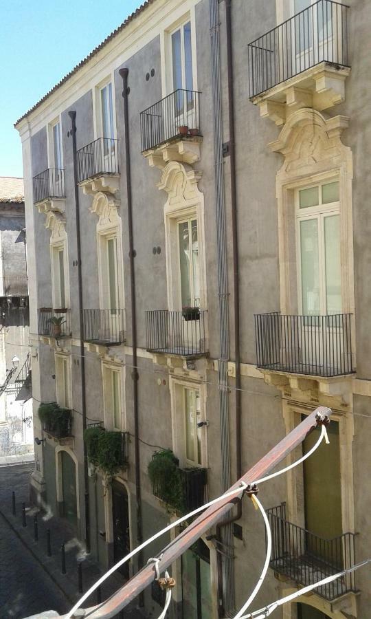 Suite Il Letto Sotto Il Tetto Catania Bagian luar foto