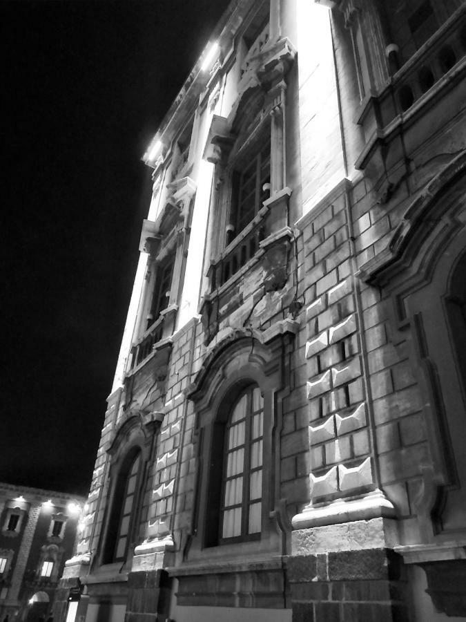 Suite Il Letto Sotto Il Tetto Catania Bagian luar foto