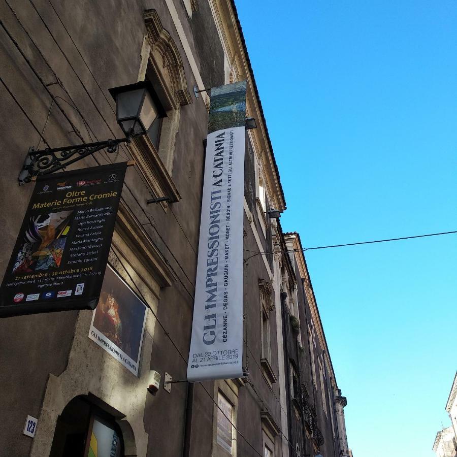 Suite Il Letto Sotto Il Tetto Catania Bagian luar foto