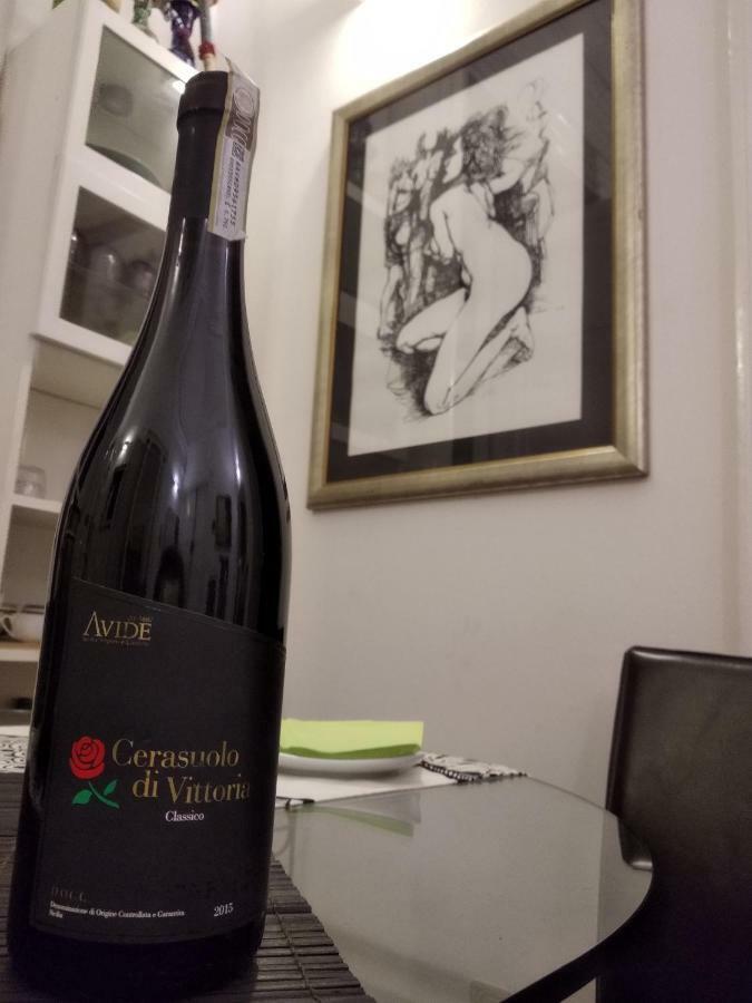 Suite Il Letto Sotto Il Tetto Catania Bagian luar foto